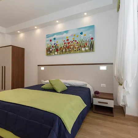 Rainbow Al Colosseo Apartman