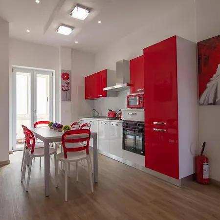 Rainbow Al Colosseo Apartman *