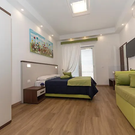 Rainbow Al Colosseo Apartman *