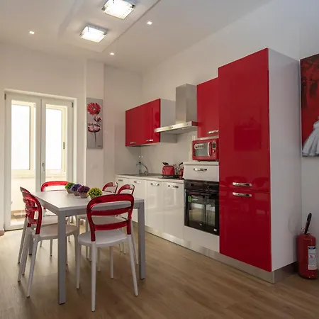 Rainbow Al Colosseo Apartman