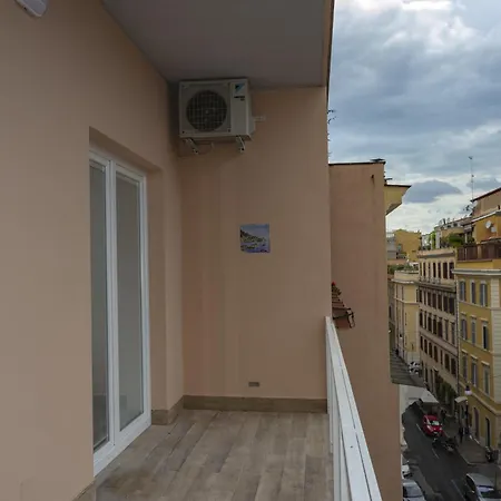 Rainbow Al Colosseo Róma