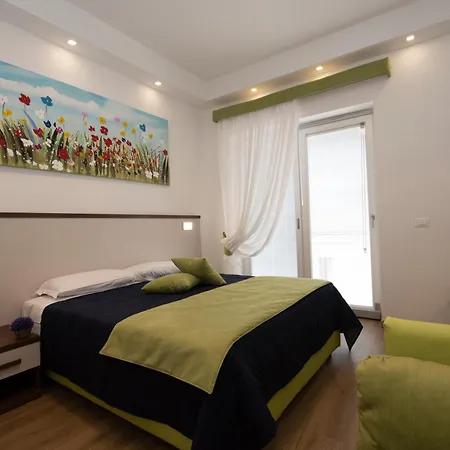 Rainbow Al Colosseo Apartman *