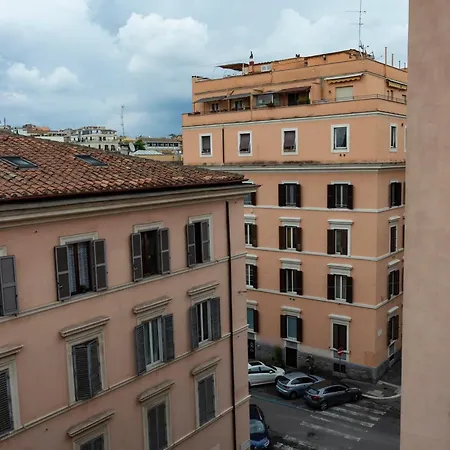 Rainbow Al Colosseo * Rome
